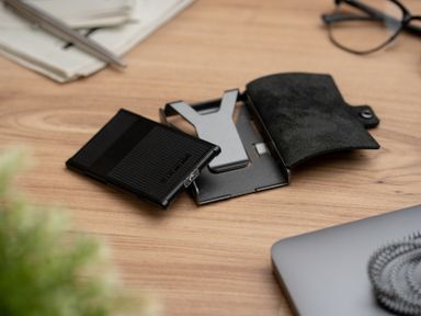 2x-ledlenser-flexible-wallet-2-in-1