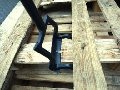 roughneck-pallet-buster