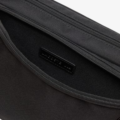 black-nu5089ne-53-4hn1-unisex-toilet-kit-lacoste-product-4