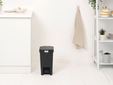 800528-brabantia-stepup-pedaalemmer-10-liter-dark-grey-product-9