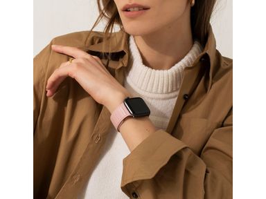 decoded-traction-leather-apple-watch