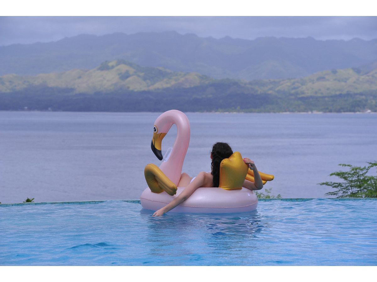 jilong-aufblasbarer-flamingo-90-x-115-cm