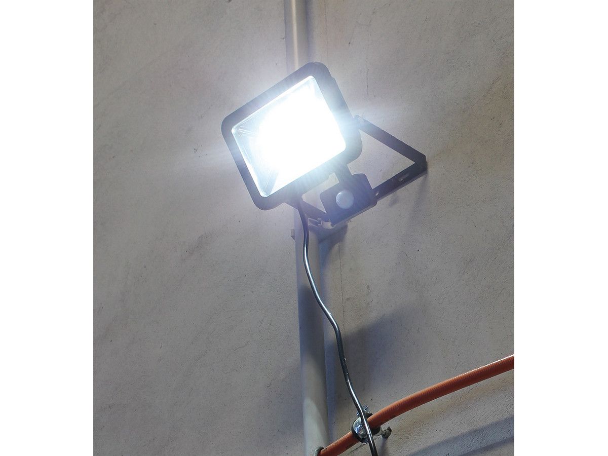 erba-ultradunne-led-werklamp-50w-sensor