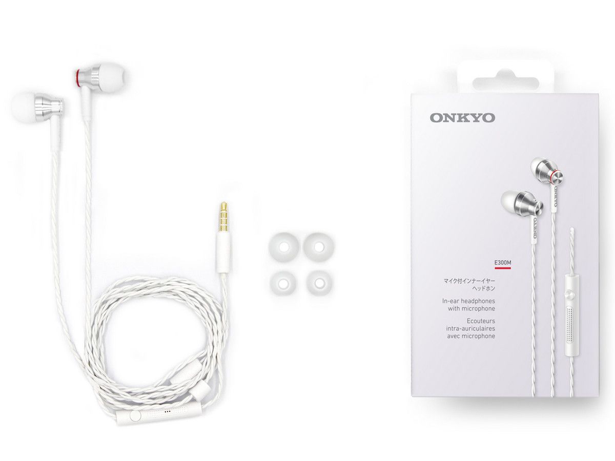 2x-onkyo-e300-in-ears-met-microfoon